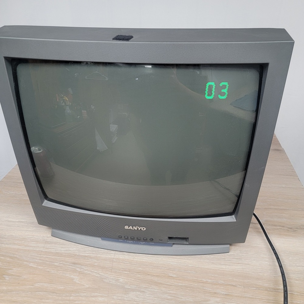 Sanyo DS19310 19" CRT Color TV Retro Gaming Television April 2002 Vintage